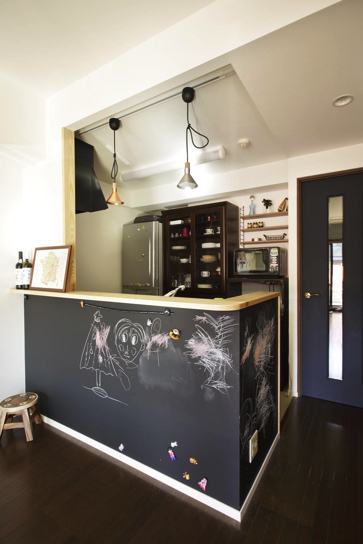 キッチンカウンター　黒板塗装