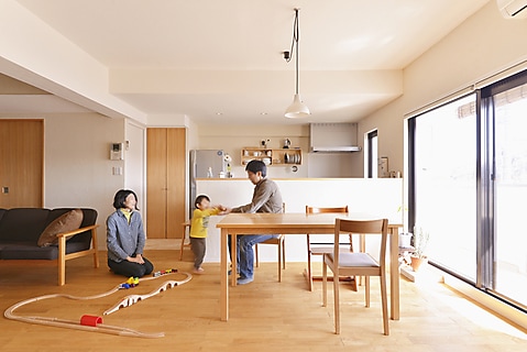 自然素材の子育てハウス