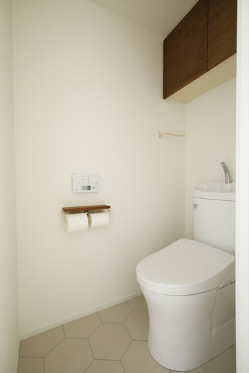 東京都狛江市マンションリフォーム・リノベーション事例｜シンプルで清潔感のあるトイレ室