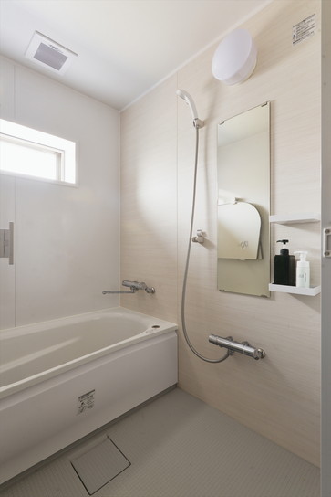 清潔感のあるカラーのバスルーム｜東京都足立区戸建リフォーム・リノベーション事例