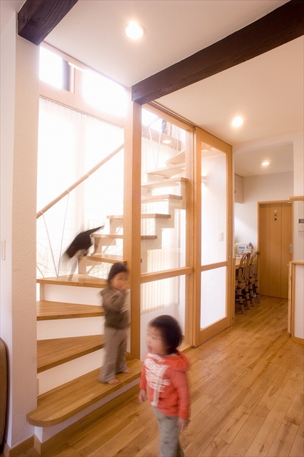 リノベのネタ帳｜階段リノベ　階段　戸建てリノベ　明るい階段