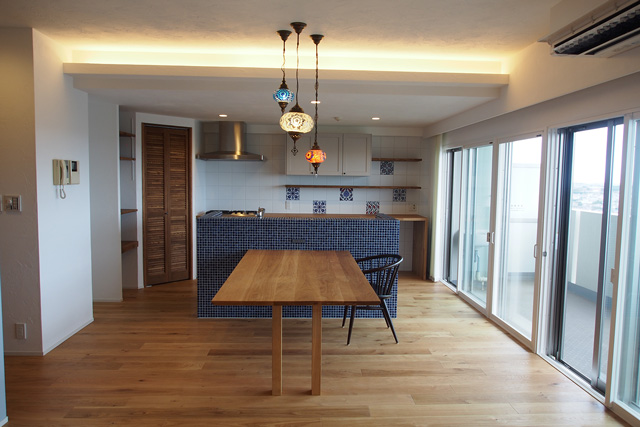 マンションリノベーション｜キッチンカウンター　タイル