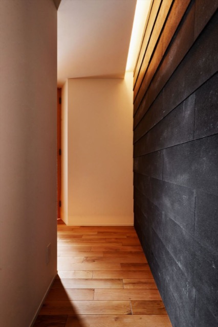 リノベのネタ帳｜壁材　外装材　SOLID　玄関　廊下　マンションリノベーション