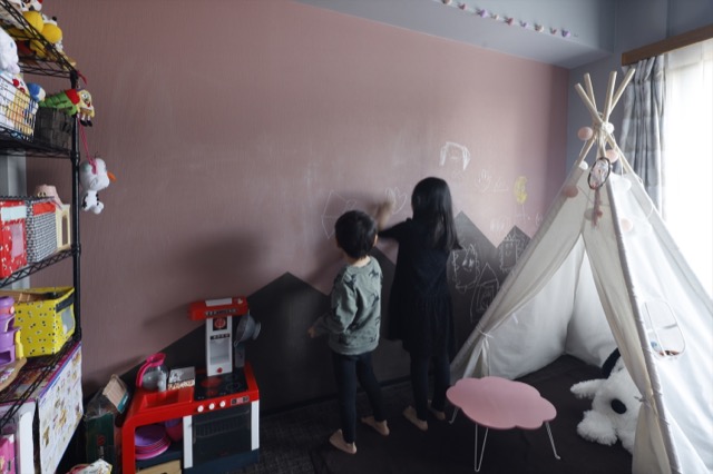 スタッフブログ｜メディア掲載　リノベりす　マンションリノベーション　子ども室　黒板塗装