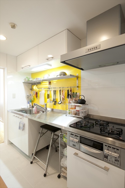 IKEAだから、ビビッドな色とも好相性！｜IKEAキッチンリフォーム・リノベーション事例