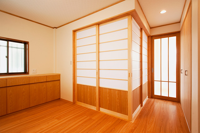 リフォーム・リノベーションの事例|リビングから見たバリアフリーな和室