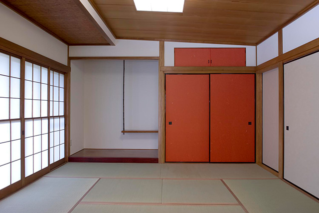 リフォーム・リノベーションの事例|朱色のふすまがアクセントの和室